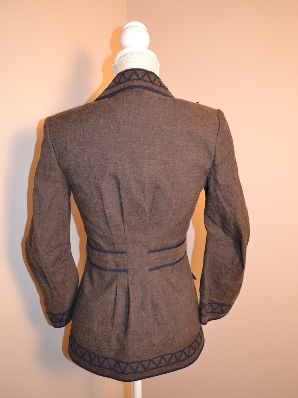 BCBGMaxAzria Brown Blazer with Navy Trim and Belt - Picture 6 of 7